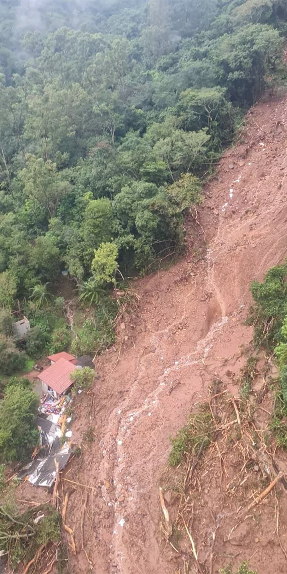 Brezilya'daki sel felaketinde baraj patladı, şiddetli yağışlar sonucu barajın patlaması halihazırda su altında kalan yerlerde daha fazla hasara neden oldu.