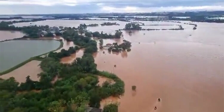 Brezilya'daki sel felaketinde baraj patladı