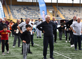 Bağcılar'da yaşlılar ve ilkokul öğrencileri sporda buluştu