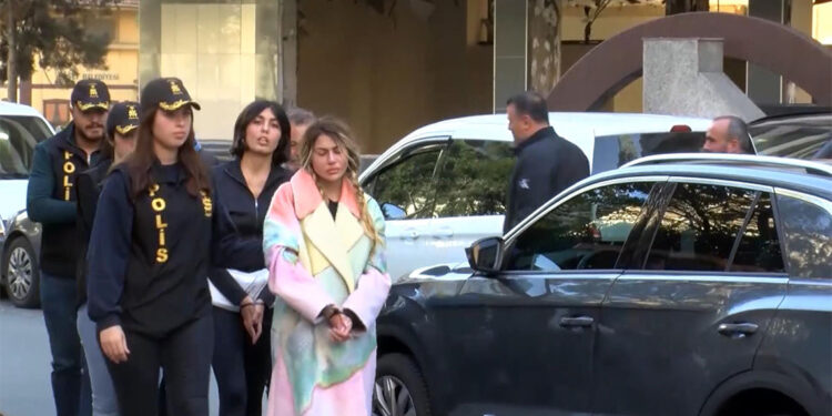 Kendine zarar verdi; Bahar Candan hastaneye kaldırıldı