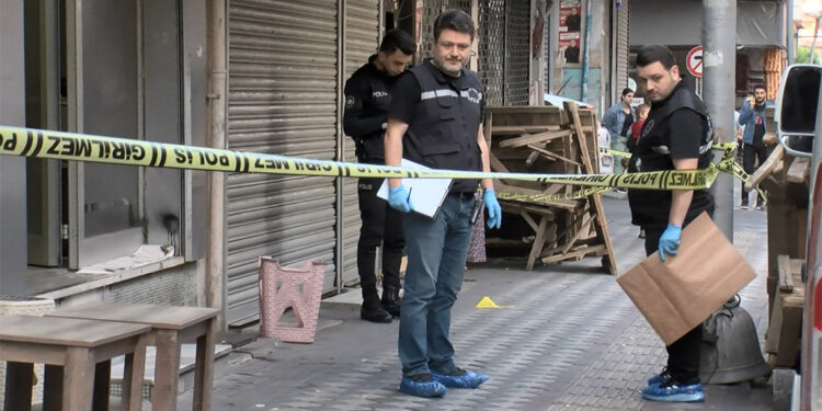 Bahçelievler'de kafeye silahlı saldırı