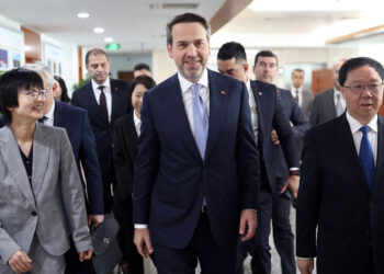 Bakan Bayraktar, Çin Doğal Kaynaklar Bakanı ile görüştü