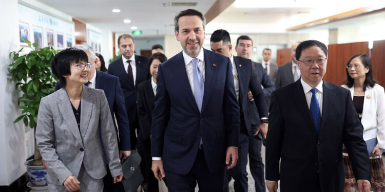 Bakan Bayraktar, Çin Doğal Kaynaklar Bakanı ile görüştü