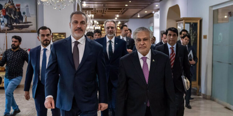 Bakan Fidan, Pakistan Başbakan Yardımcısı ile görüştü