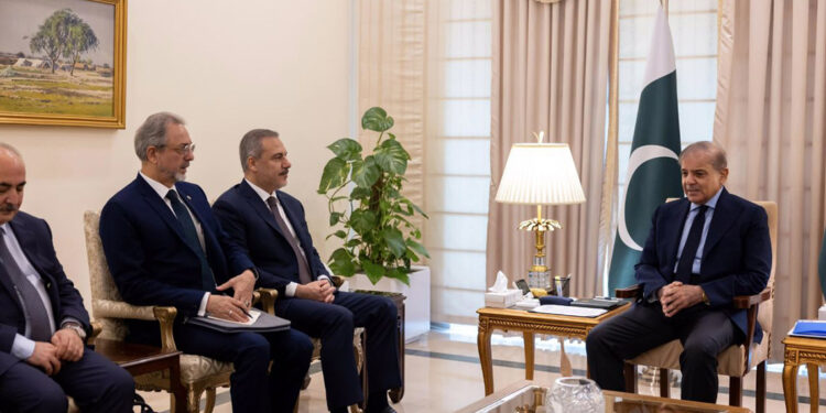 Bakan Fidan, Pakistan Başbakanı Şerif ile görüştü