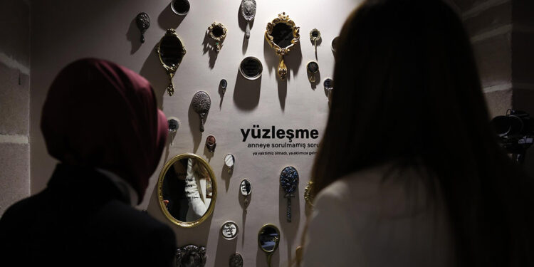 Bakan Göktaş, 'Anne Müzesi'ni ziyaret etti