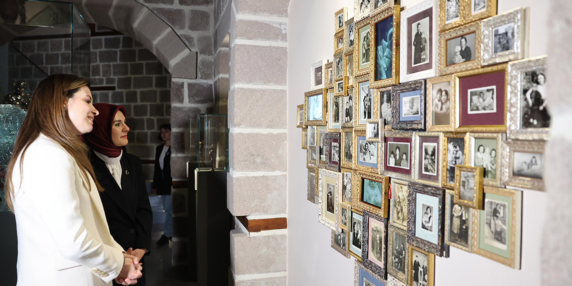 Bakan Göktaş, 'Anne Müzesi'ni ziyaret etti