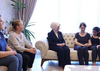 Bakan Göktaş'tan, şehit kızı Elif Naz'a ziyaret