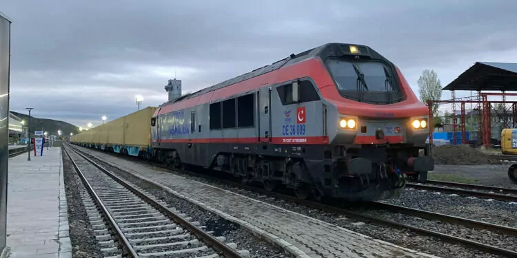 Bakü-tiflis-kars demiryolu hattı’nda yük taşımacılığı yeniden başladı