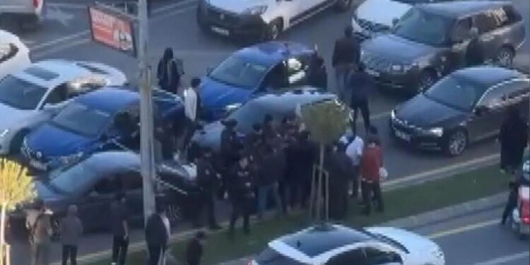 Başakşehir'de Filistin'e destek yürüyüşünde trafik gerginliği