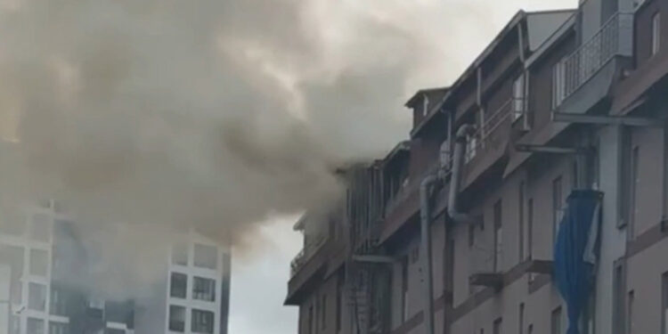 Başakşehir'de terlik atölyesinde yangın