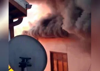 Başkent'te 4 eski ankara evi yangında küle döndü