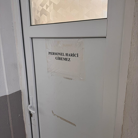 Başsavcı ve avukatın tartışma konusu tuvaletin kilidi değiştirildi