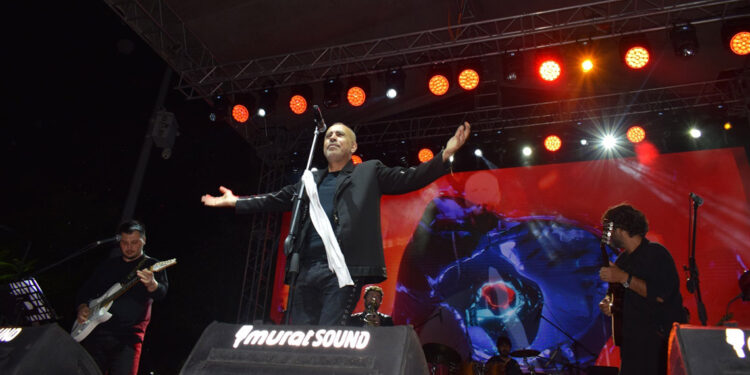 Batman Petrolspor'un şampiyonluk kutlamasında Haluk Levent sahne aldı