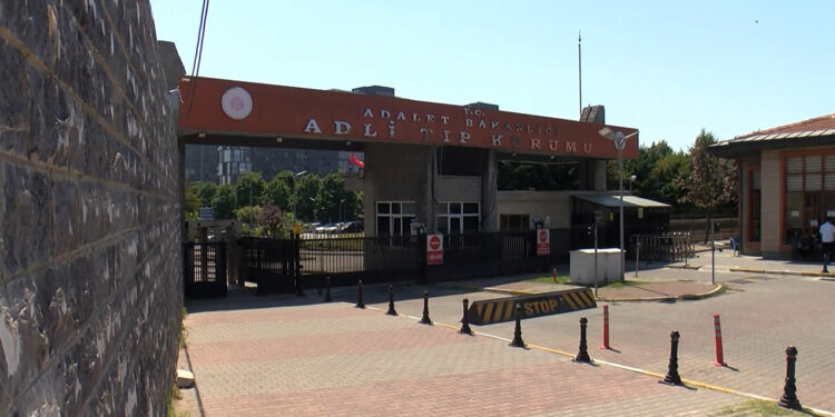 Bayrampaşa'da öldürülen anne ve kızının cenazeleri Adli Tıptan alındı