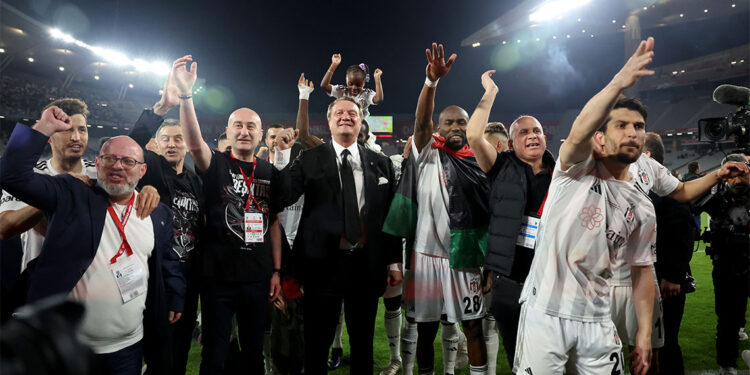 Beşiktaş çok güzel bir camia, gurur duyuyorum