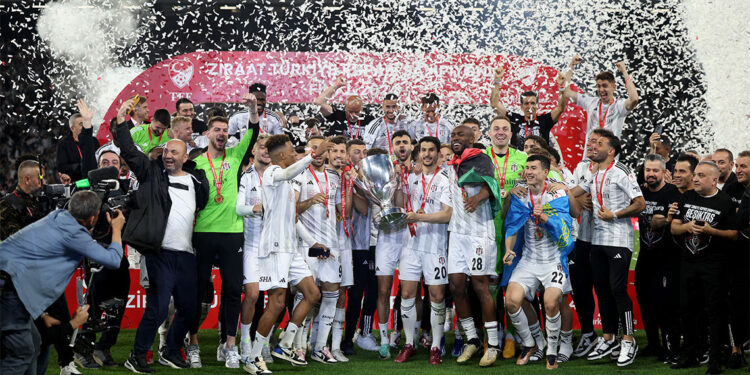 Beşiktaş kupasına kavuştu