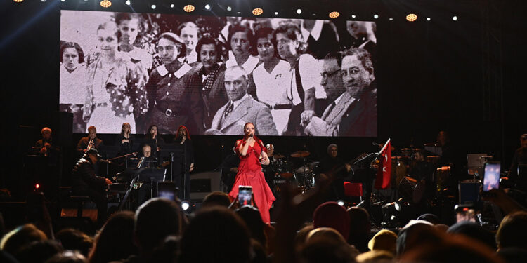 Beyoğlu'nda 19 Mayıs coşkusu