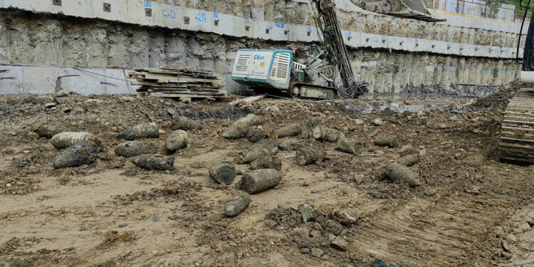 Beyoğlu'nda inşaat çalışmasında mühimmat bulundu