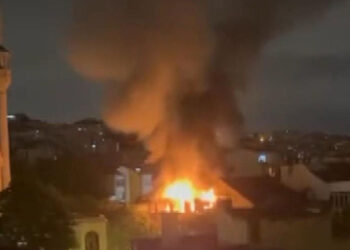 Beyoğlu'nda kafede yangın