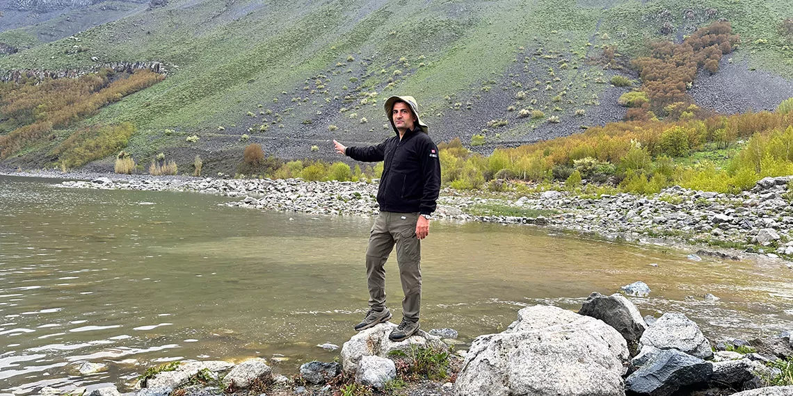 Bitlis'teki bozayıları elle beslenmeyin uyarısı