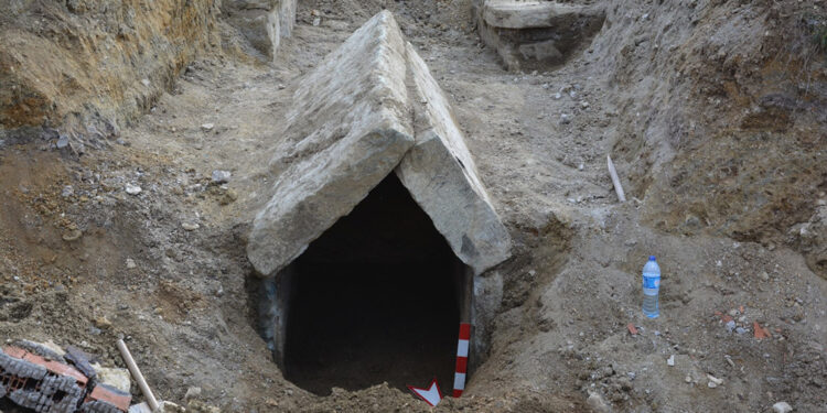 Bizans dönemine ait mezarın bulunduğu bölge, sit alanı oldu