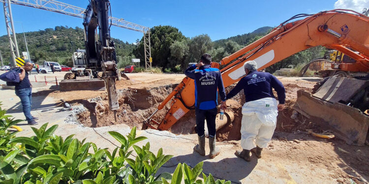 Bodrum'da ana isale hattı patladı, 16 mahalleye su verilemiyor