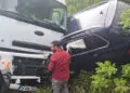 Bursa'da kamyonun çarptığı cipteki anne ile oğlu öldü