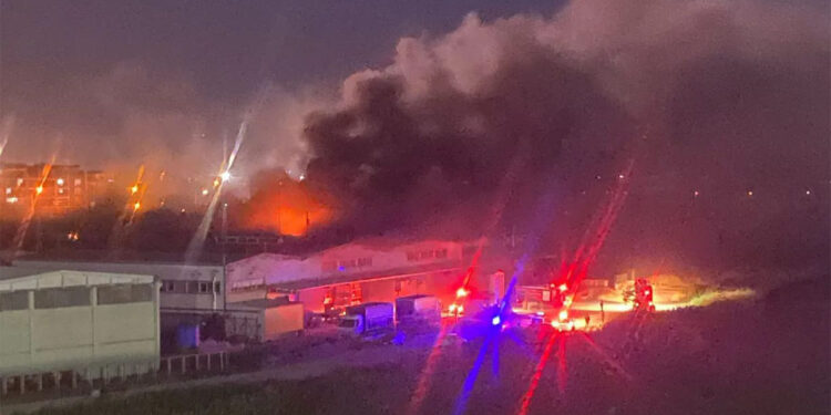 Bursa'da otomobil yedek parça fabrikasında yangın