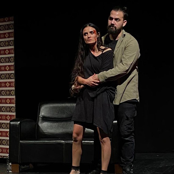 Haberton.com 'da bugünkü röportaj konuğumuz başarılı oyuncu Buse Sevindik. Kendisiyle tiyatro oyunu 'Cani' ve yeni projeleriyle ilgili güzel bir söyleşi gerçekleştirdik.