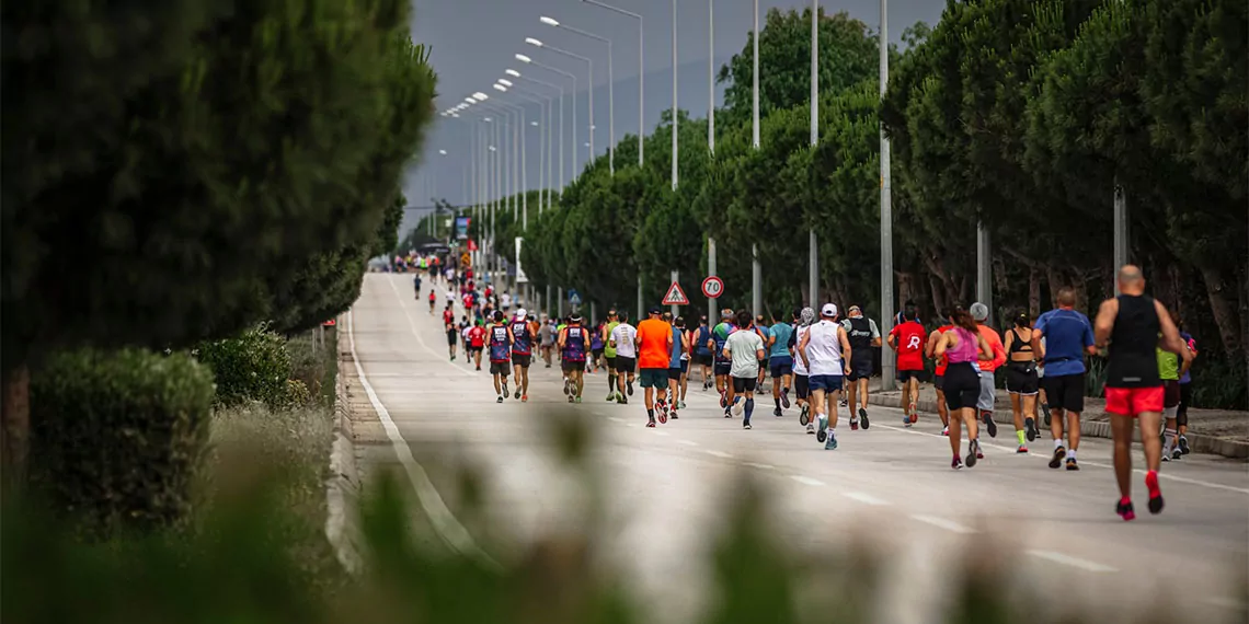 Çeşme yarı maratonu, 4 mayıs cumartesi çeşme kaymakamlığı desteğiyle çeşme belediyesi'nin ev sahipliğinde koşulacak. Bu önemli organizasyona 21 ülkeden bin 745 sporcu katılacak.