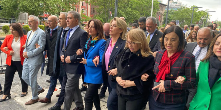 CHP'li vekillerden Türkiye Yüzyılı Maarif Modeli'ne tepki