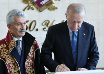 Terörü, şiddeti övmedikçe fikirler özgürce söylenebilir