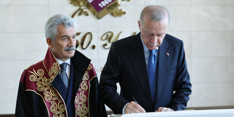 Terörü, şiddeti övmedikçe fikirler özgürce söylenebilir