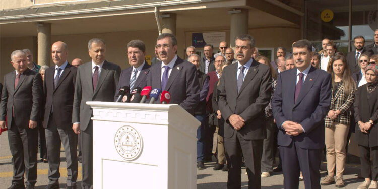 Bakanlardan eğitimcilere yönelik şiddete tepki