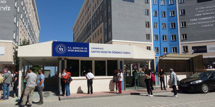 Çanakkale'de kız öğrenci yurdunda yangın