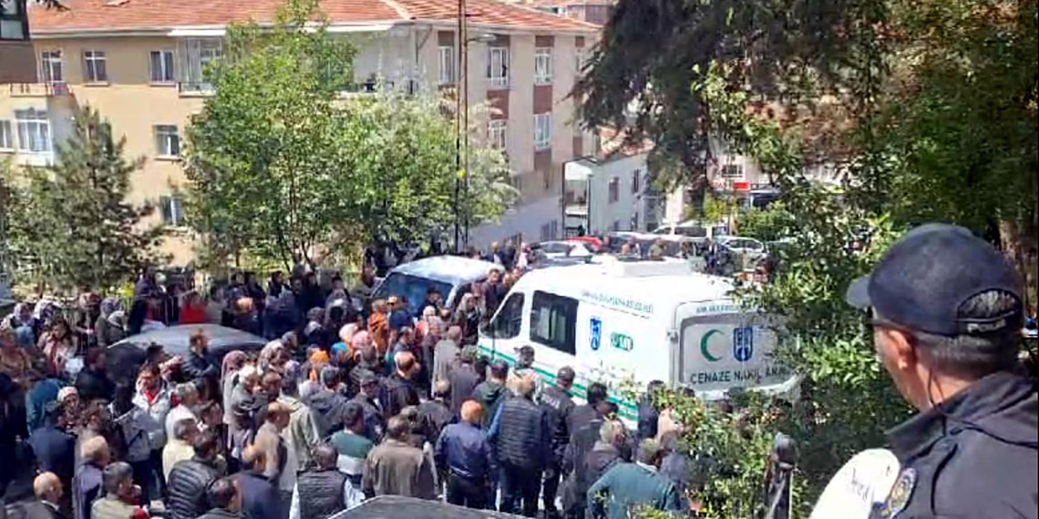 Ankara'nın Keçiören ilçesinde cinnet geçiren komiser yardımcısı eşi ve 2 çocuğunu öldürdükten sonra intihar etti.