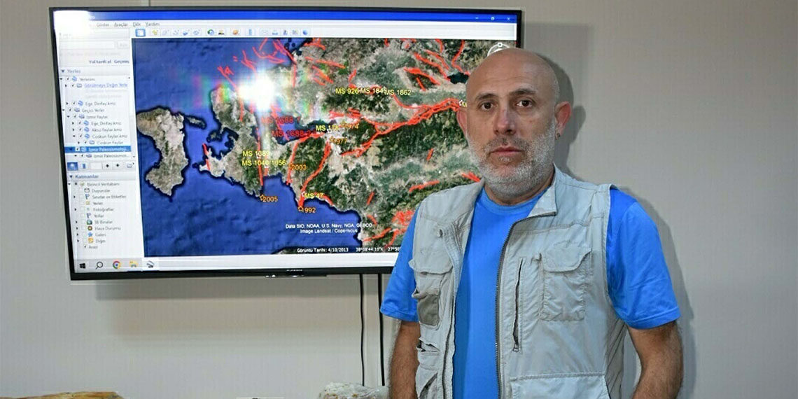 İzmir Dokuz Eylül Üniversitesi (DEÜ) Mühendislik Fakültesi Jeoloji Mühendisliği Bölümü Öğretim Üyesi ve Deprem Araştırma ve Uygulama Merkez (DAUM) Müdürü Doç. Dr. Ökmen Sümer, İzmir'de 6'nın üzerinde deprem üretebilecek 25'e yakın fayın olduğunu belirtti.