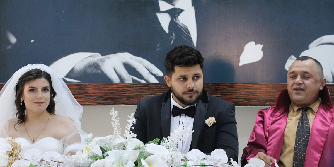 Depremde küs olduğu nişanlısını 5 gün enkaz başında bekledi, uzun süren tedavi sürecinin ardından evlendi.