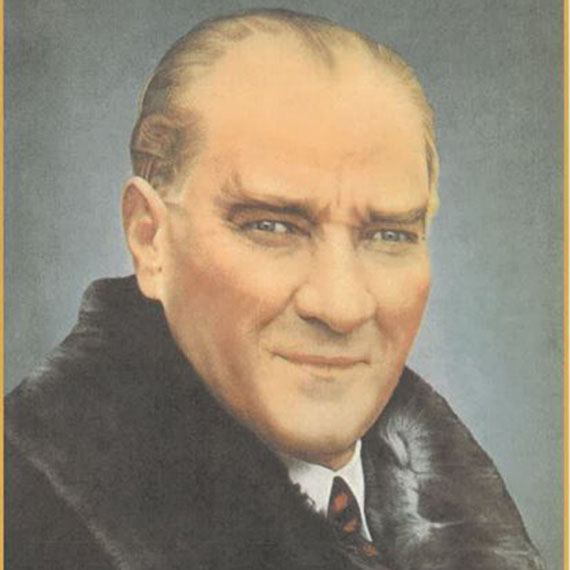 Ders kitaplarındaki Atatürk portresinin aslı MEB envanterinde