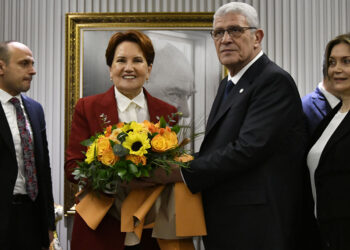 Müsavat Dervişoğlu Meral Akşener'den görevi devraldı