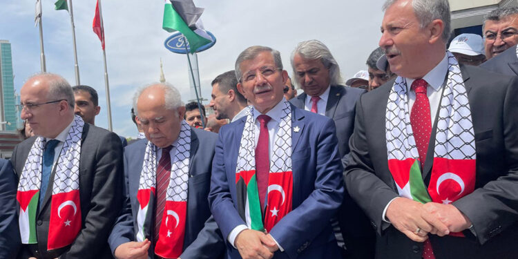 Davutoğlu: Ankara'da soykırımcı diplomatlar istemiyoruz