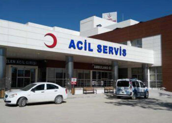 Denizli'de 70 öğrenci zehirlenme şüphesiyle hastaneye kaldırıldı