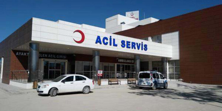 Denizli'de 70 öğrenci zehirlenme şüphesiyle hastaneye kaldırıldı