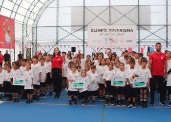 Depremzede öğrencilere yönelik ücretsiz 'BtcTurk Spor Okulları' açıldı