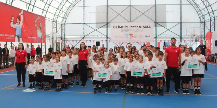 Depremzede öğrencilere yönelik ücretsiz 'btcturk spor okulları' açıldı