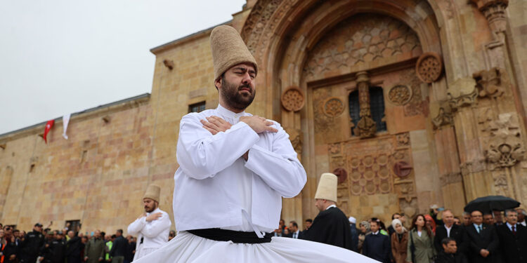 Divriği Ulu Cami 9 yıllık restorasyonun ardından ibadete açıldı