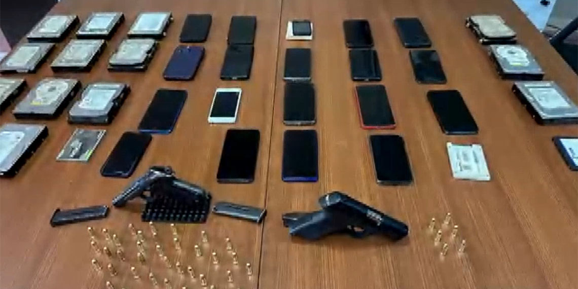 Diyarbakır'da yasa dışı bahis oynatan şebekeye yönelik Backup operasyonunda gözaltına alınan 12 şüpheliden 9'u tutuklandı, 1'i adli kontrol olmak üzere 3'ü serbest bırakıldı.