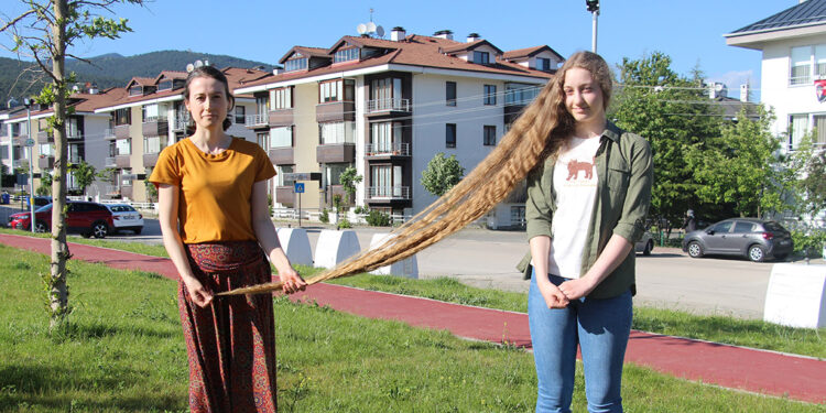 Doğduğundan beri kesilmeyen saçları 160 santim oldu