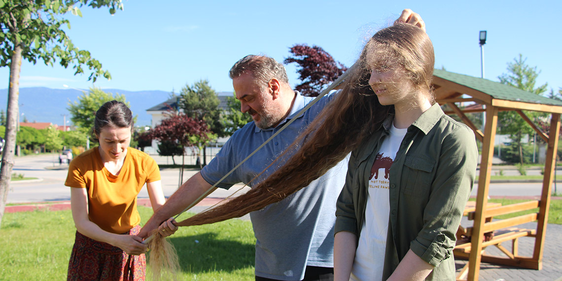 Doğduğundan beri kesilmeyen saçları 160 santim oldu